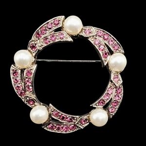Vintage 1940s Lt. Purple Rhinestone Faux Pearl Wreath Brooch Unsigned
